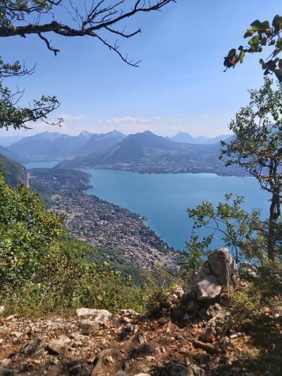 Randonnée avec vue sur le lac d'Annecy