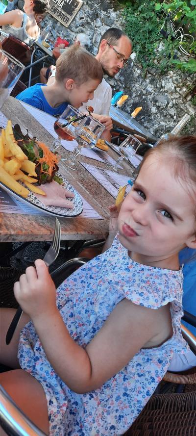 Tonon les bains, Yvoire et visite à la cave pour les filles et plage pour les enfants