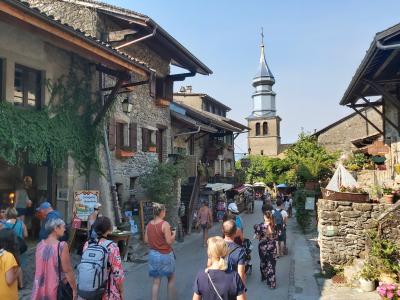 Tonon les bains, Yvoire et visite à la cave pour les filles et plage pour les enfants