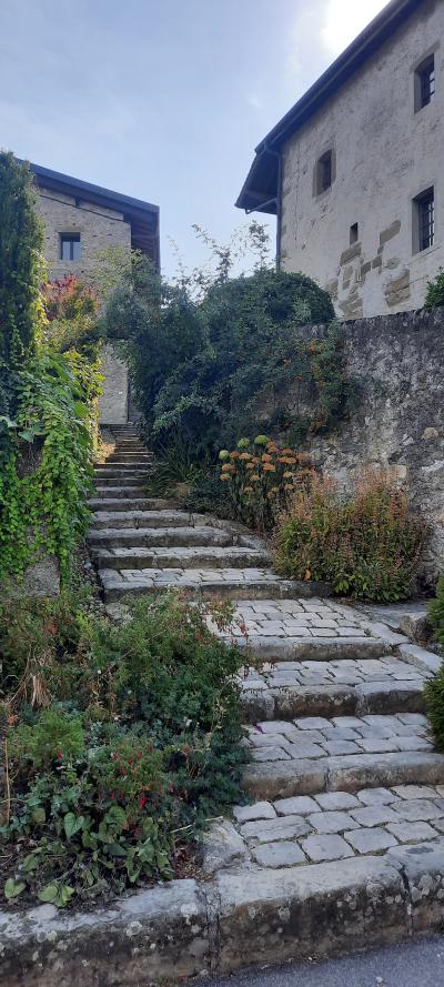 Tonon les bains, Yvoire et visite à la cave pour les filles et plage pour les enfants