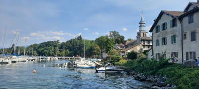 Tonon les bains, Yvoire et visite à la cave pour les filles et plage pour les enfants