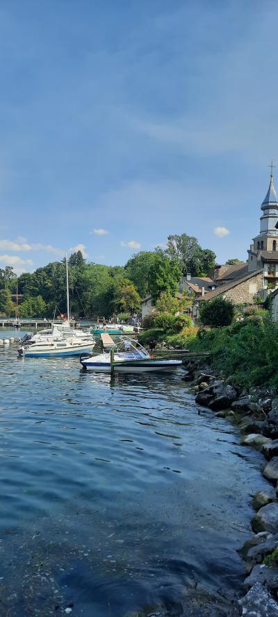 Tonon les bains, Yvoire et visite à la cave pour les filles et plage pour les enfants