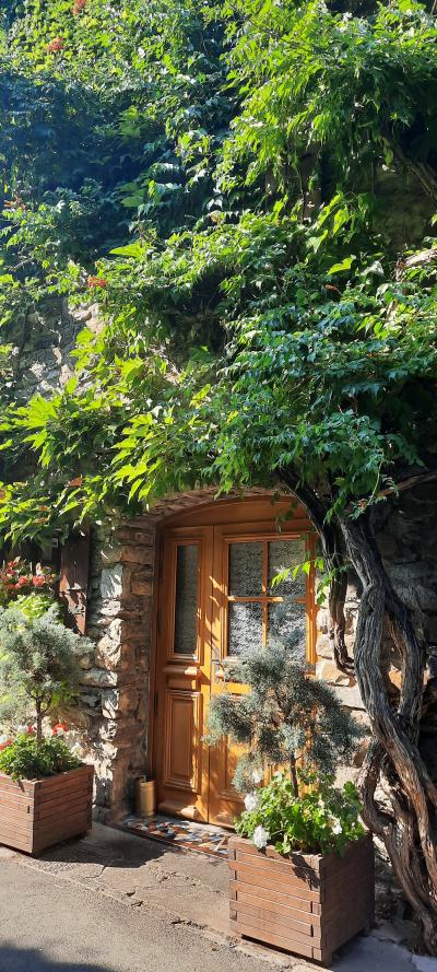 Tonon les bains, Yvoire et visite à la cave pour les filles et plage pour les enfants