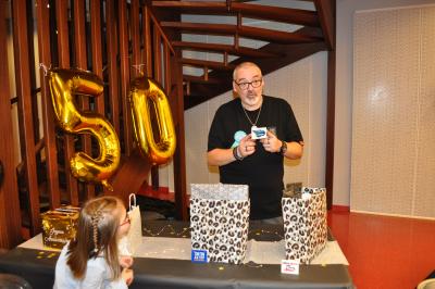 50 ans et pas une ride. Une fête super sympa et encore un super moment partagé. De belles rencontres