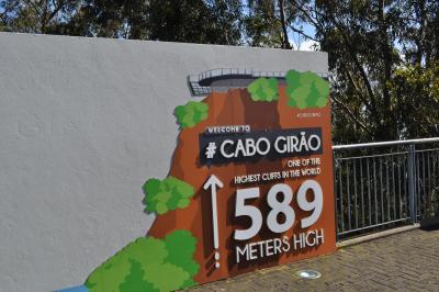 Katy va voir le Cabo Girão