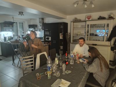 Katy, Peggy, Valérie, Eléhonore, Nicolas, Sébastien et Damien pour une soirée en musique