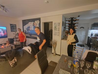 Katy, Peggy, Valérie, Eléhonore, Nicolas, Sébastien et Damien pour une soirée en musique