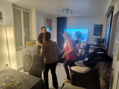Katy, Peggy, Valérie, Eléhonore, Nicolas, Sébastien et Damien pour une soirée en musique