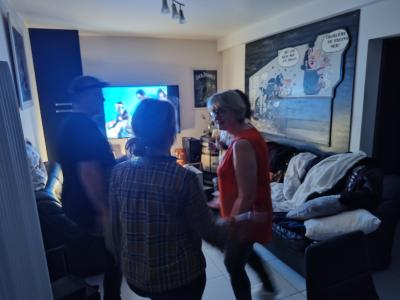 Katy, Peggy, Valérie, Eléhonore, Nicolas, Sébastien et Damien pour une soirée en musique